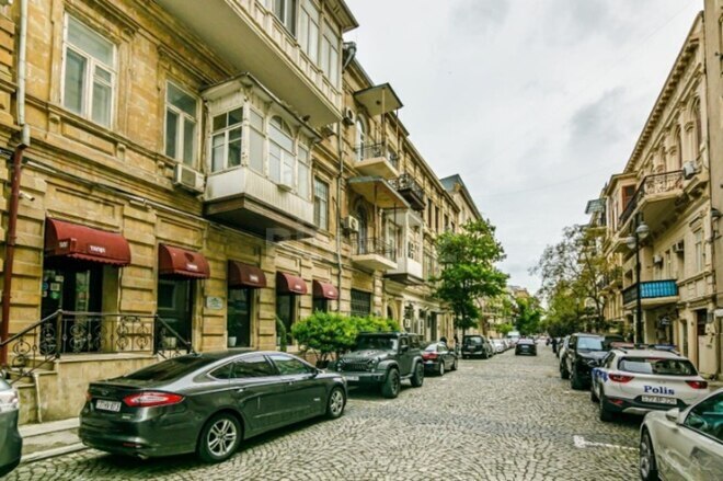 Satılır 2 otaqlı köhnə tikili 72 m², Sahil m., photo 1 from 15