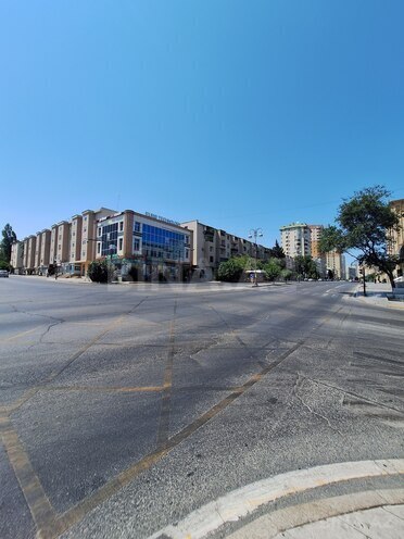 Satılır 1 otaqlı köhnə tikili 35 m², İnşaatçılar m., photo 26 from 28