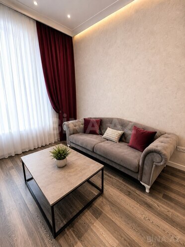 Сдаётся 2-комн. новостройка 100 м², м. Низами, photo 1 from 9