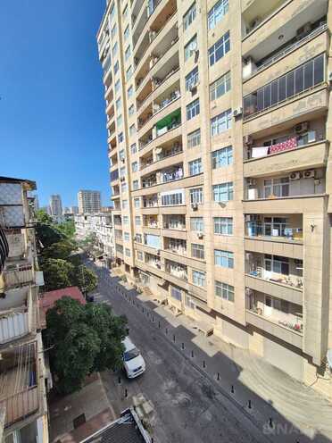 Satılır 3 otaqlı köhnə tikili 70 m², İnşaatçılar m., photo 1 from 31