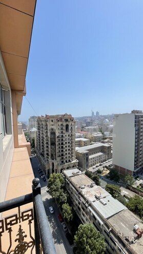 Satılır 4 otaqlı yeni tikili 247 m², 28 May m., photo 26 from 27