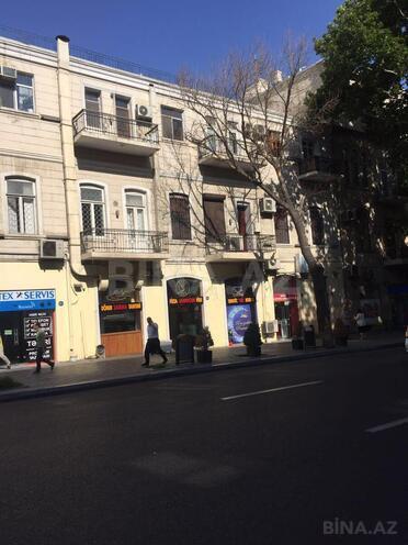 Satılır 2 otaqlı köhnə tikili 50 m², Sahil m., photo 1 from 12