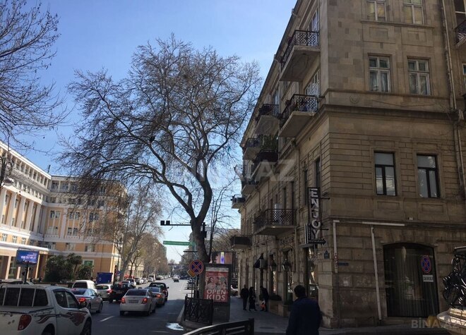 Сдаётся 3-комн. вторичка 110 м², м. Сахил, photo 1 from 18