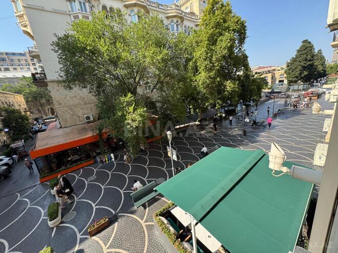 Satılır 2 otaqlı köhnə tikili 65 m², Sahil m., photo 3 from 32
