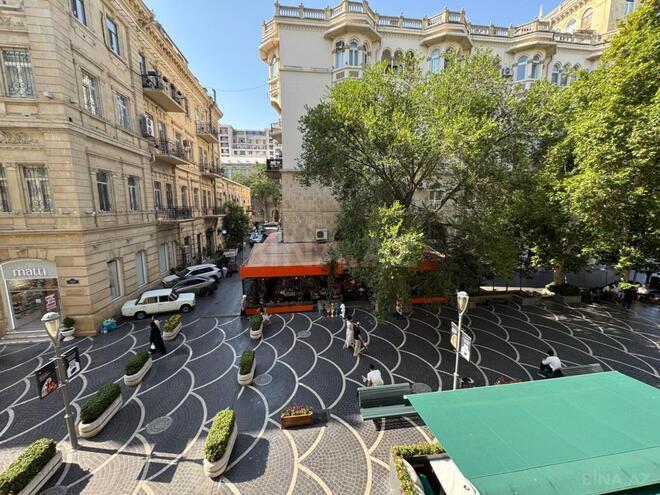 Satılır 2 otaqlı köhnə tikili 65 m², Sahil m., photo 29 from 32