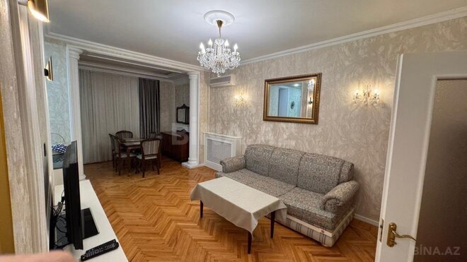 Сдаётся 2-комн. вторичка 65 м², м. Низами, photo 1 from 11