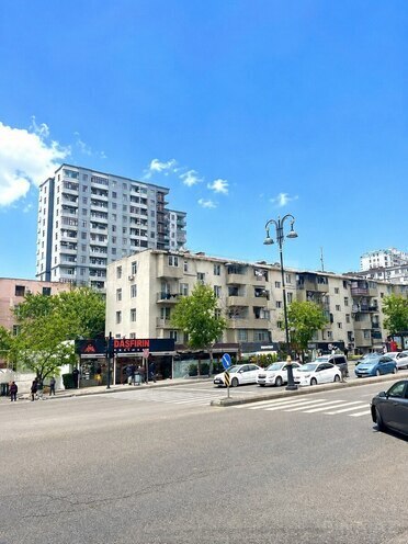 Продаётся 2-комн. вторичка 60 м², м. Иншаатчылар, photo 1 from 18