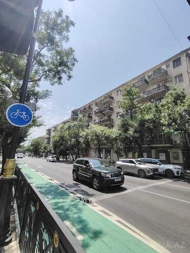 Satılır 3 otaqlı köhnə tikili 70 m², 28 May m., photo 1 from 15