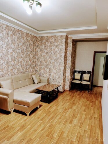 Сдаётся 2-комн. новостройка 63 м², м. Нефтчиляр, photo 1 from 13
