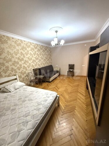 İcarəyə verilir 1 otaqlı köhnə tikili 45 m², İnşaatçılar m., photo 1 from 8
