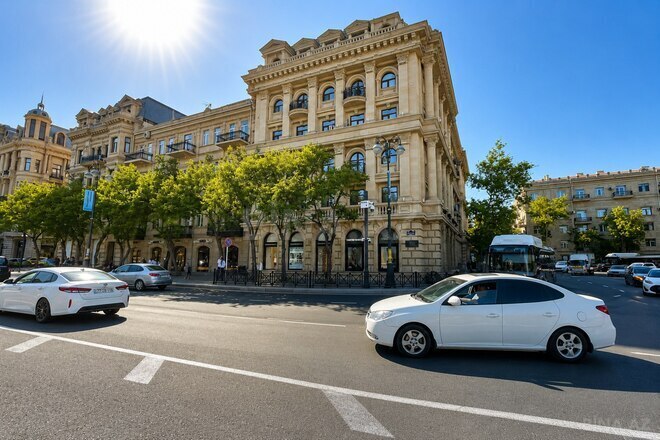 Satılır 4 otaqlı köhnə tikili 125 m², Sahil m., photo 1 from 24