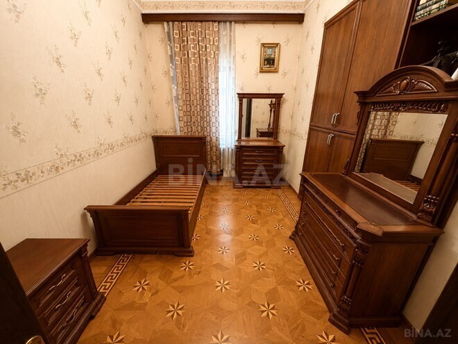 Satılır 4 otaqlı köhnə tikili 125 m², Sahil m., photo 13 from 24