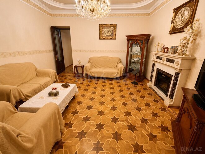 Satılır 4 otaqlı köhnə tikili 125 m², Sahil m., photo 10 from 24