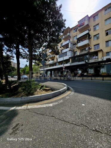 Satılır 1 otaqlı köhnə tikili 35 m², Elmlər Akademiyası m., photo 1 from 14