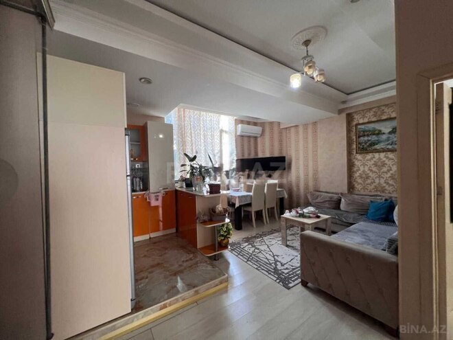 Сдаётся 3-комн. вторичка 68 м², м. Ази Асланов, photo 1 from 10