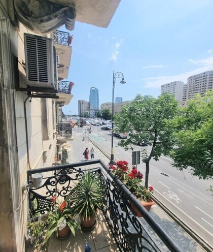 Satılır 3 otaqlı köhnə tikili 80 m², Şah İsmayıl Xətai m., photo 1 from 13