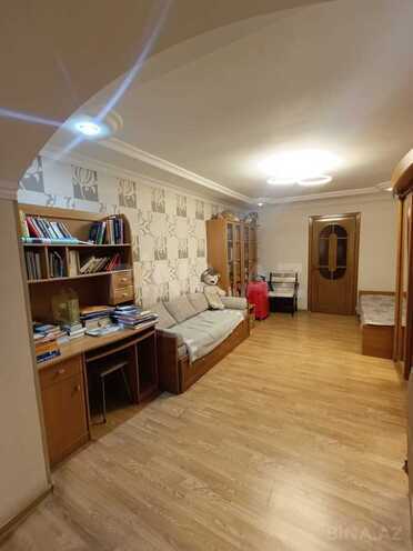 Продаётся 3-комн. вторичка 65 м², м. Нефтчиляр, photo 1 from 10
