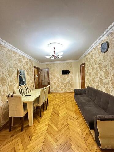 Продаётся 2-комн. вторичка 48 м², м. Элмляр Академиясы, photo 1 from 15