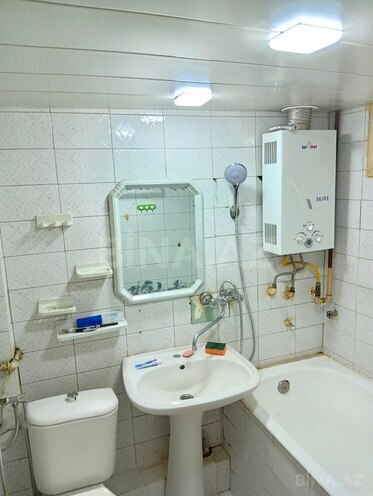 Satılır 2 otaqlı köhnə tikili 55 m², Qara Qarayev m., photo 13 from 17