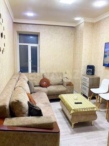 Продаётся 2-комн. вторичка 35 м², м. Низами, photo 1 from 10