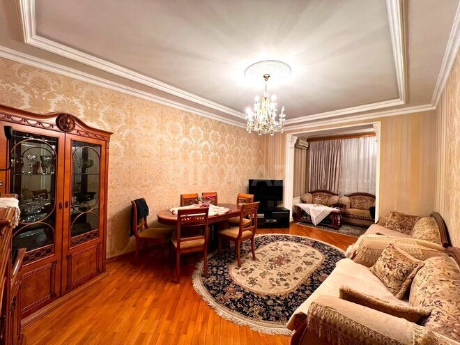 Satılır 3 otaqlı köhnə tikili 110 m², Şah İsmayıl Xətai m., photo 1 from 15