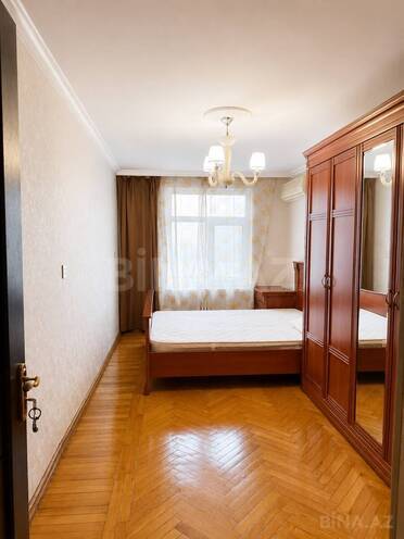 Продаётся 3-комн. вторичка 75 м², м. Элмляр Академиясы, photo 6 from 12