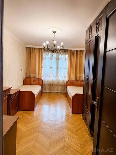 Продаётся 3-комн. вторичка 75 м², м. Элмляр Академиясы, photo 7 from 12