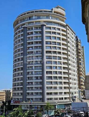 Сдаётся 2-комн. новостройка 80 м², м. Низами, photo 1 from 11