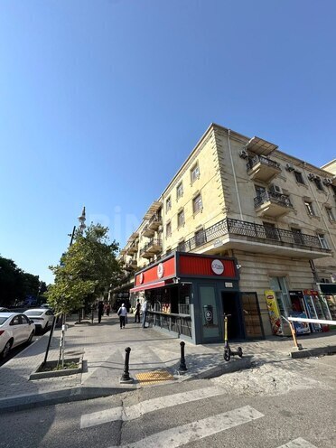 Продаётся 5-комн. вторичка 210 м², м. Элмляр Академиясы, photo 3 from 25