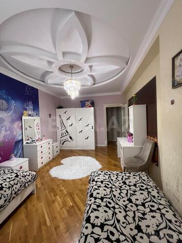 Продаётся 3-комн. вторичка 136 м², м. Кара Караев, photo 10 from 17