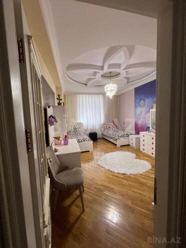Продаётся 3-комн. вторичка 136 м², м. Кара Караев, photo 9 from 17