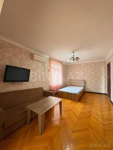 Satılır 1 otaqlı köhnə tikili 35 m², Nizami m., photo 1 from 7