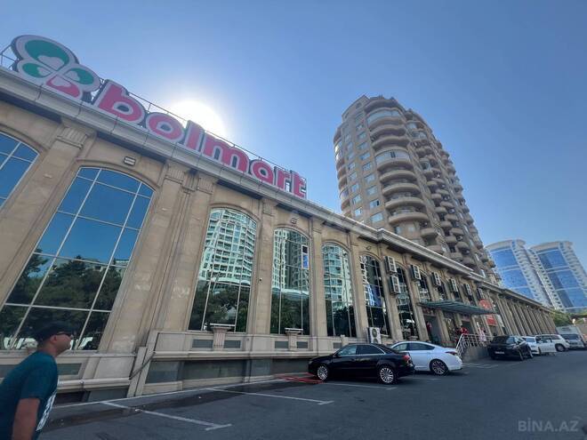 Сдаётся 3-комн. новостройка 130 м², м. Низами, photo 1 from 18