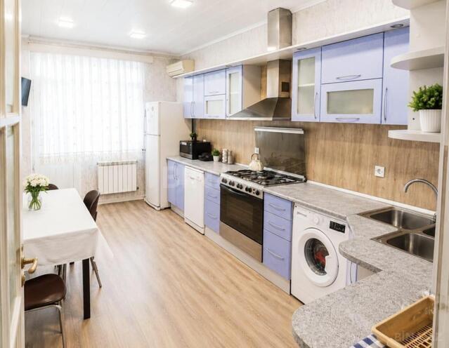Сдаётся 3-комн. новостройка 150 м², м. Низами, photo 6 from 9