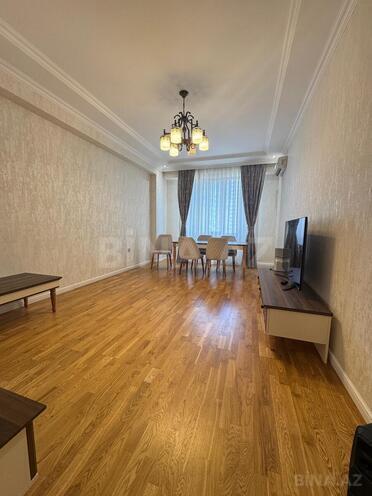 Продаётся 3-комн. новостройка 105 м², м. Кара Караев, photo 1 from 15