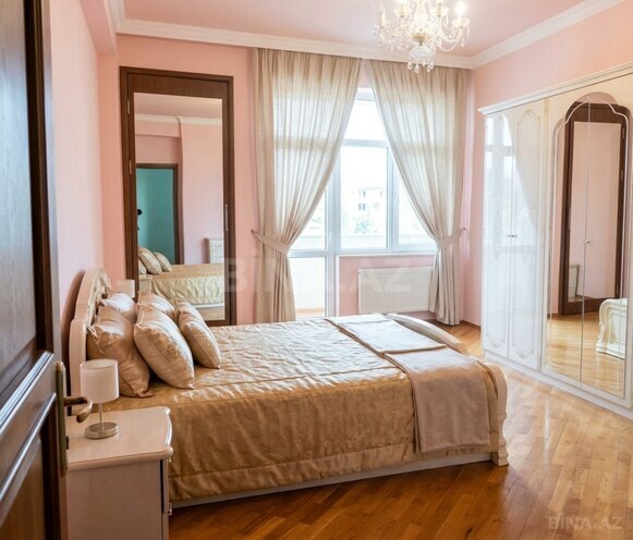 Сдаётся 3-комн. новостройка 140 м², м. 8 ноября, photo 1 from 12