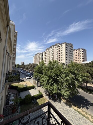 Satılır 3 otaqlı köhnə tikili 65 m², Bakıxanov q., photo 1 from 16