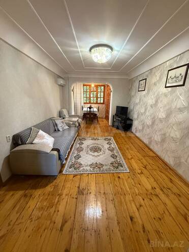 Продаётся 3-комн. вторичка 60 м², м. Иншаатчылар, photo 1 from 8