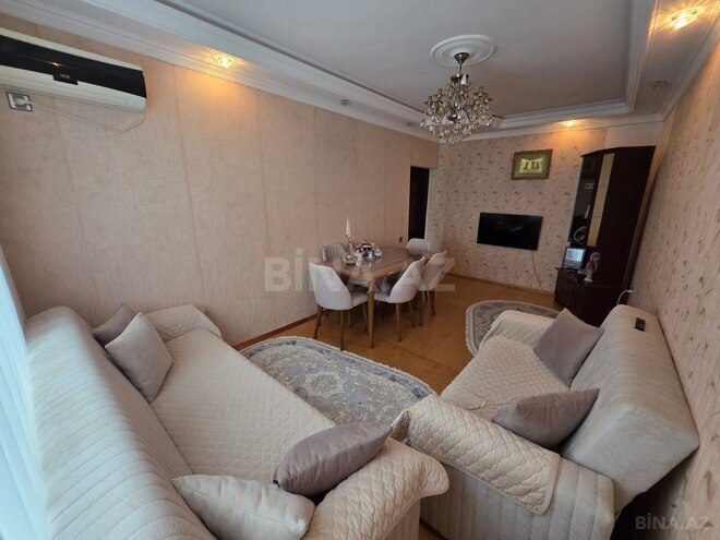 Продаётся 2-комн. вторичка 65 м², м. Ази Асланов, photo 1 from 10