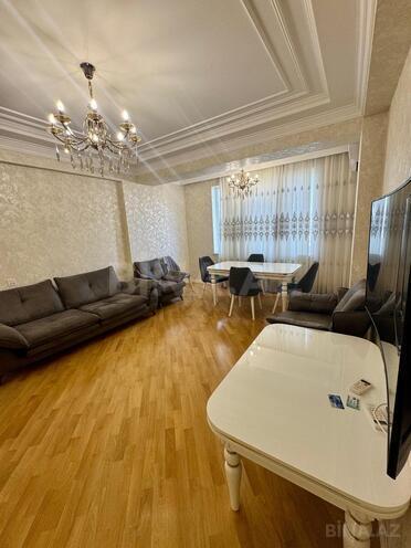 Сдаётся 3-комн. новостройка 130 м², м. Кара Караев, photo 1 from 24