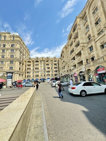 Satılır 3 otaqlı köhnə tikili 90 m², Gənclik m., photo 1 from 19