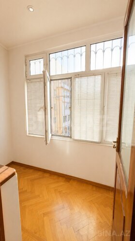 Продаётся 3-комн. вторичка 135 м², м. Кара Караев, photo 9 from 19