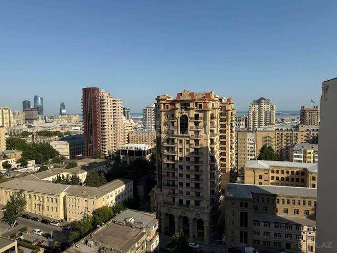 Сдаётся 2-комн. новостройка 66 м², м. Низами, photo 1 from 22