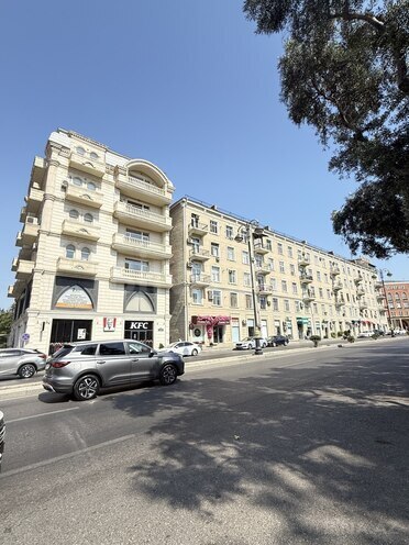 Satılır 3 otaqlı köhnə tikili 85 m², Nəsimi r., photo 1 from 18