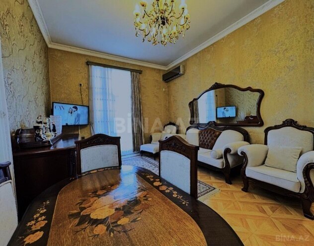 Satılır 3 otaqlı köhnə tikili 90 m², Nizami m., photo 1 from 10