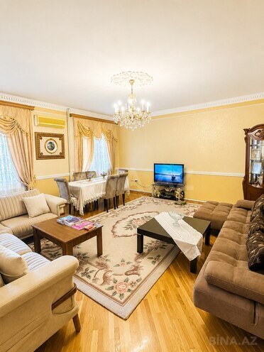Satılır 4 otaqlı yeni tikili 135 m², İnşaatçılar m., photo 1 from 10