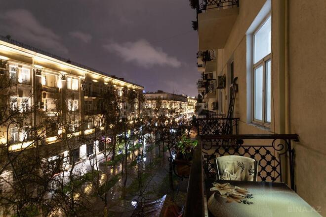 İcarəyə verilir 3 otaqlı köhnə tikili 80 m², Sahil m., photo 1 from 22