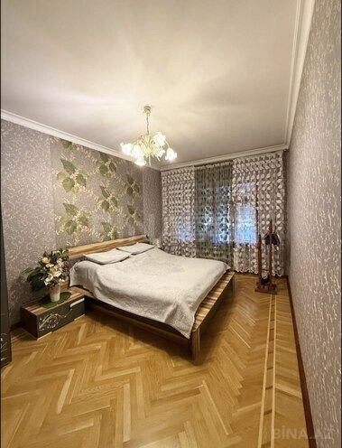 Satılır 4 otaqlı köhnə tikili 110 m², Azadlıq Prospekti m., photo 1 from 12
