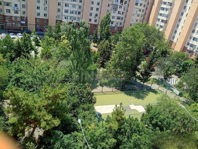 Продаётся 3-комн. вторичка 70 м², м. Ази Асланов, photo 1 from 12