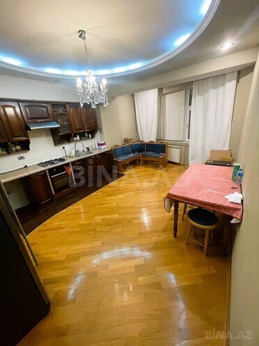 İcarəyə verilir 3 otaqlı yeni tikili 175 m², 28 May m., photo 3 from 12